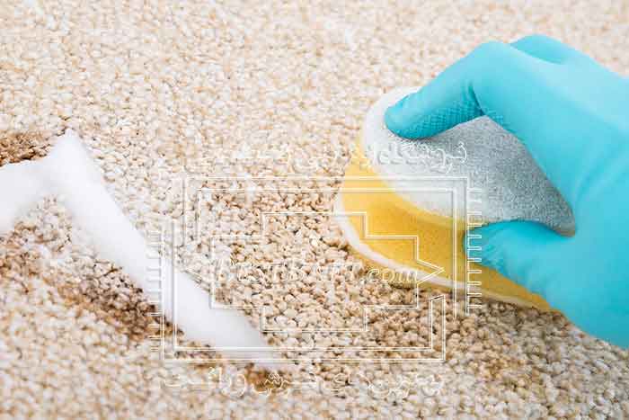 پاک کردن لکه آبمیوه از روی فرش و مبل 3